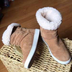 Ugg 7.5 women’s Winter Boots